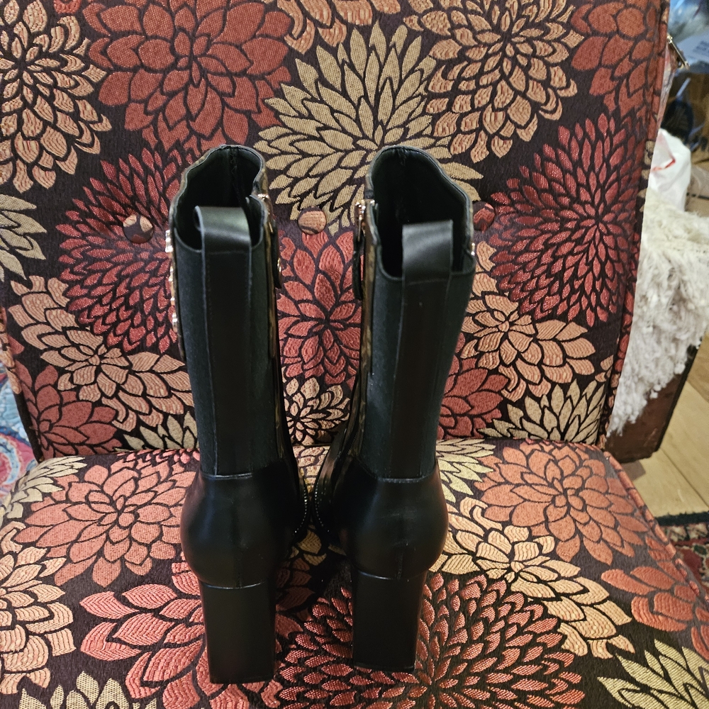 Elegant Black and Brown Women's Heeled Boots Size 9 - Picture 6 of 6